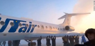 Frozen plane in Siberia pushed by Passengers