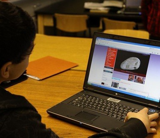 How to determine authenticity of online content